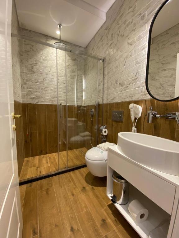 Crown Boutique Hotel دراس المظهر الخارجي الصورة
