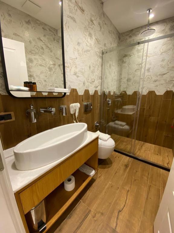 Crown Boutique Hotel دراس المظهر الخارجي الصورة